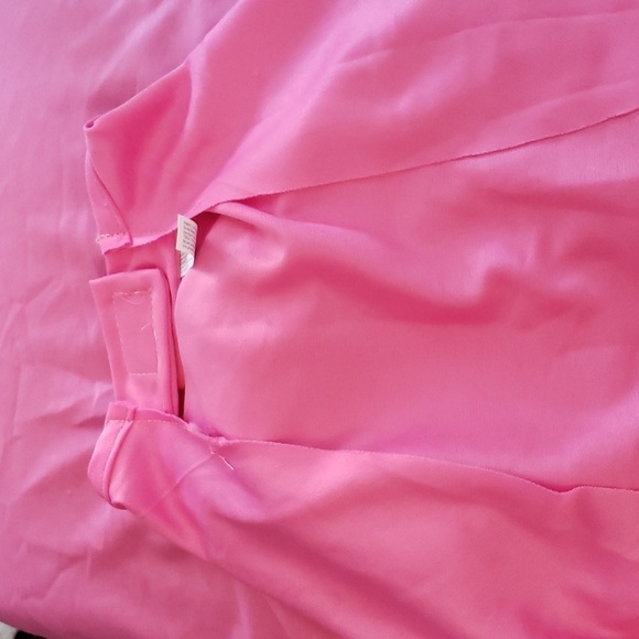 Amscan Solid Color Super Hero Costume 30" Cape in Pink - Picture 3 of 5